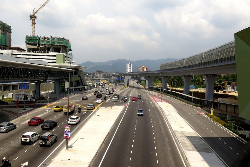 View of Jalan Sungai Buloh from Kampung Selamat station