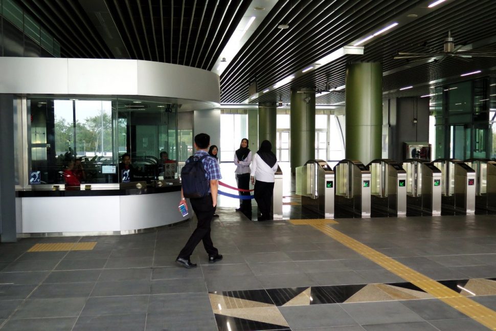 Customer service office at concourse level