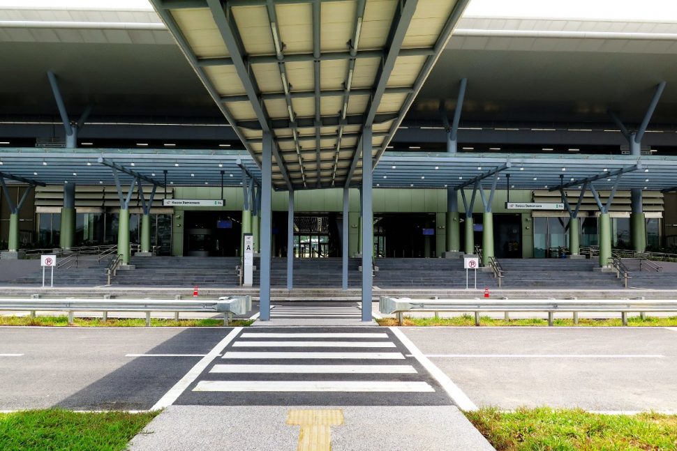 Walkway from park and ride facility to the entrance of Kwasa Damansara station