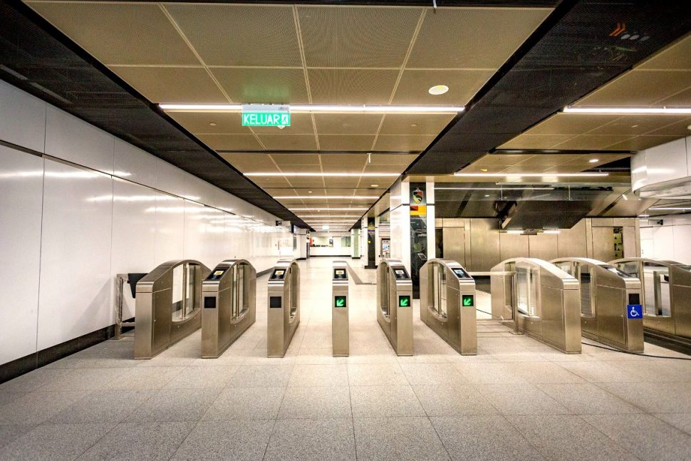 Fare gates on lower concourse level