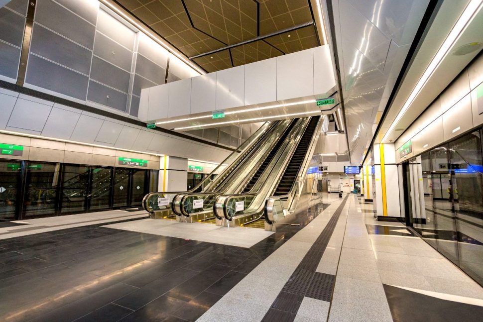 Train boarding platforms