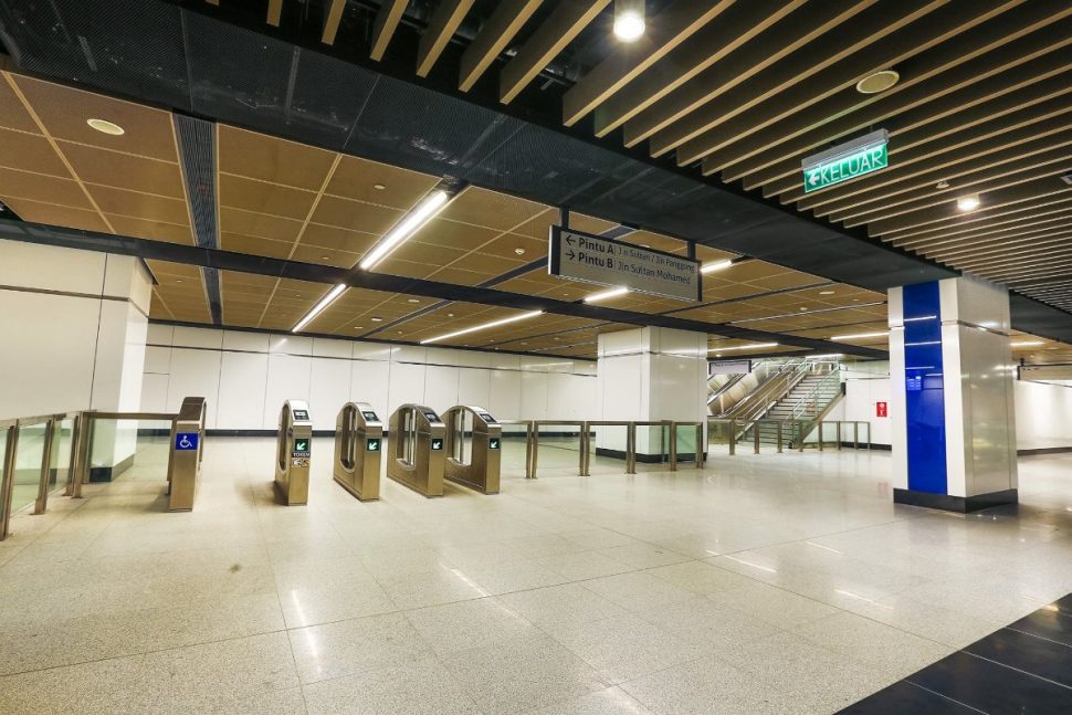 Concourse level of the Pasar Seni station