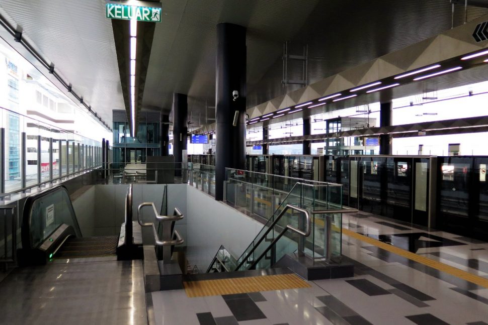 Boarding platform of Sri Raya station