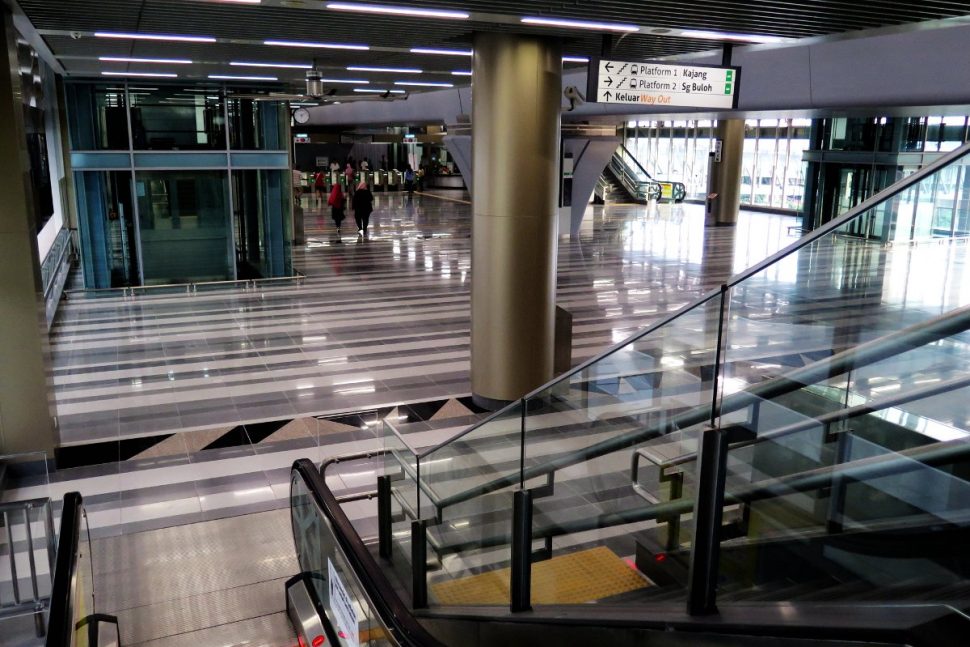Concourse level of Sri Raya station