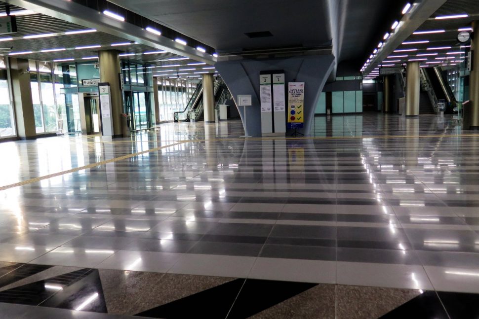 Concourse level of Sri Raya station