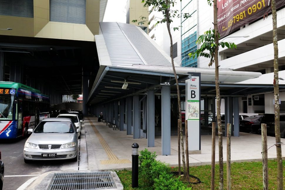 Entrance B of Sri Raya station