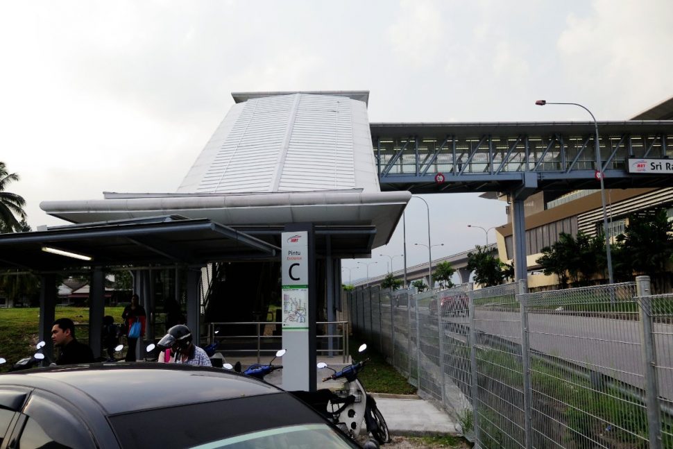 Entrance C of Sri Raya station