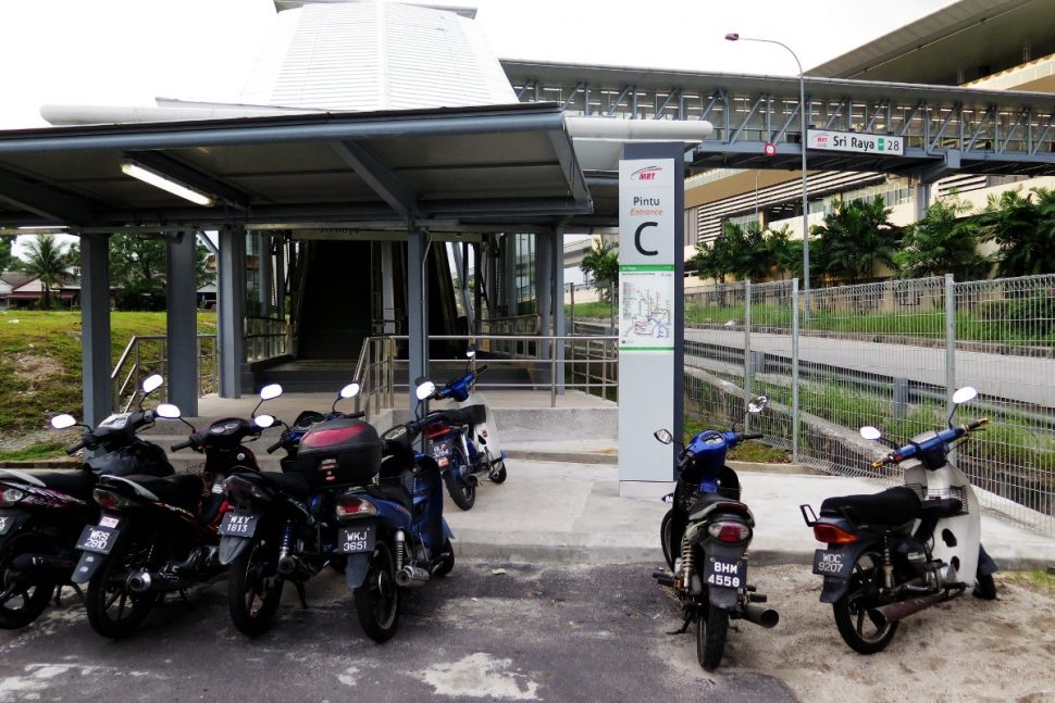 Entrance C of Sri Raya station