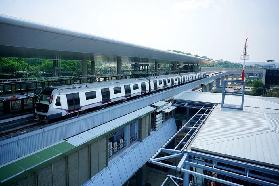 View of the train undergoing testing at the Sungai Buloh Station. Apr 2016