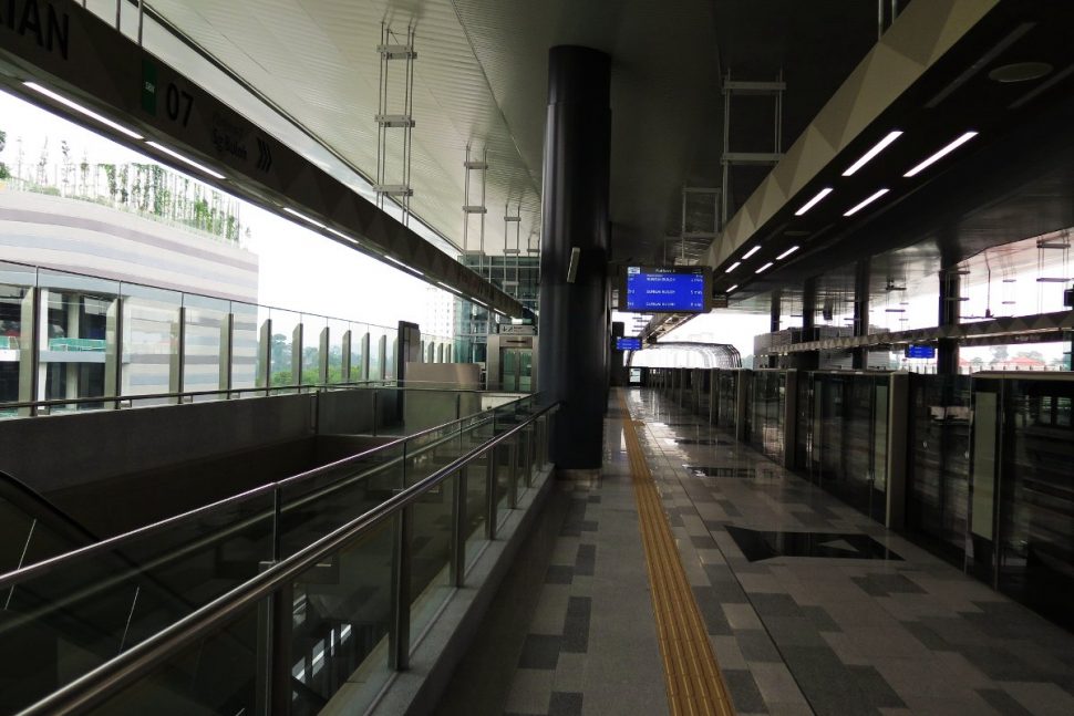 Platform 1: Sungai Buloh–Kajang Line towards Kajang