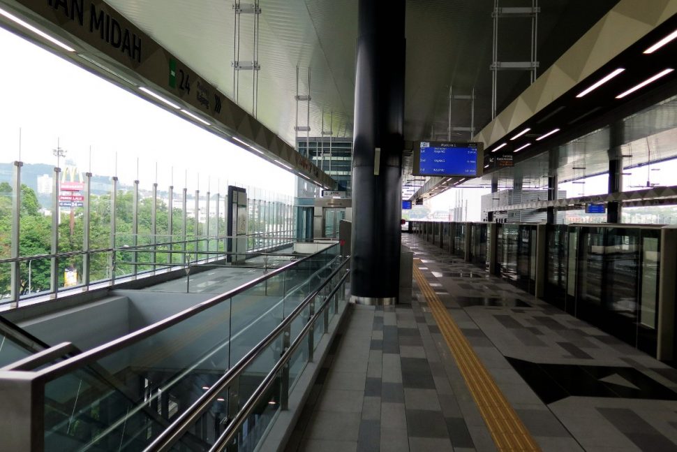 Boarding platform at Taman Midah station