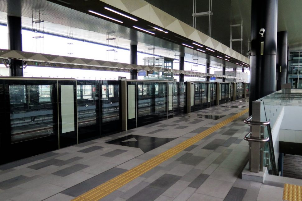 Boarding platform at Taman Midah station