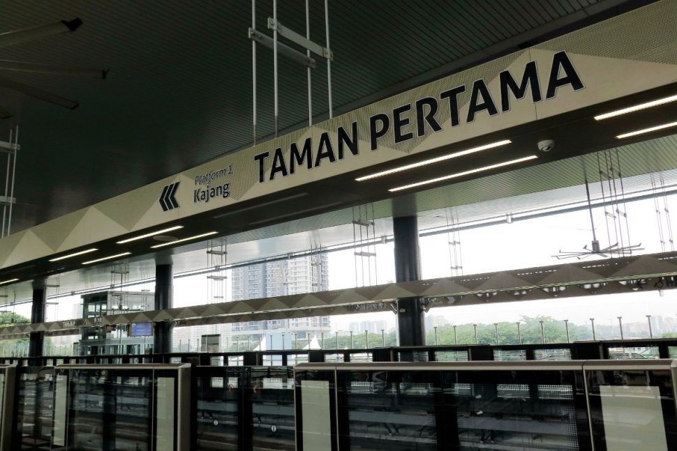 Boarding platform at Taman Pertama station