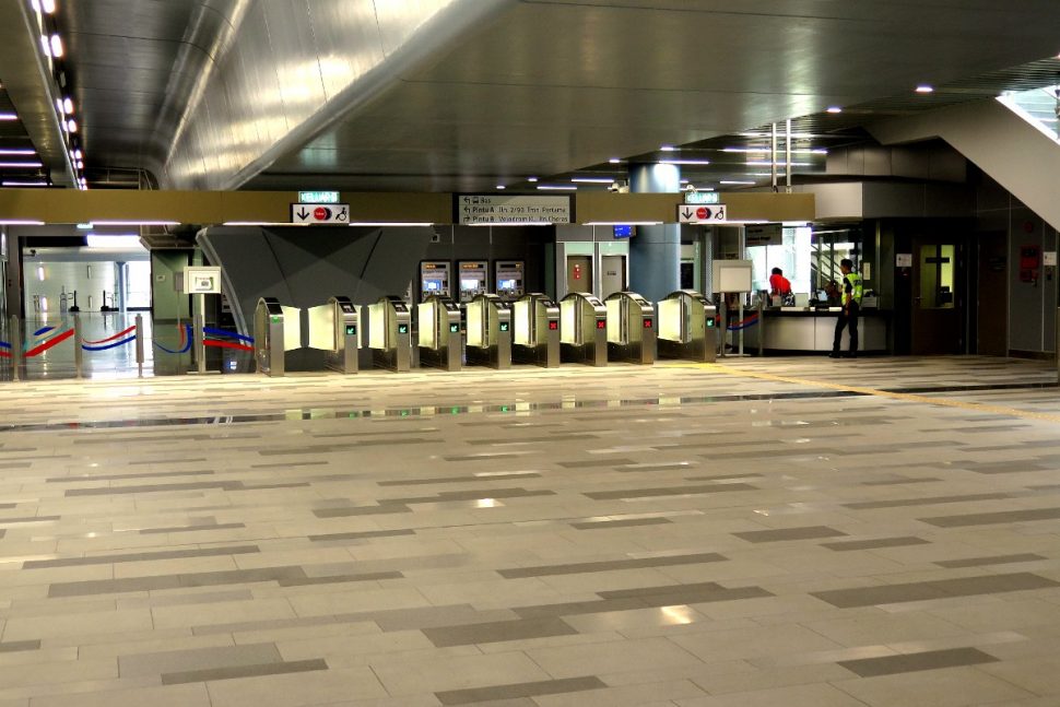 Fare gates and customer service office on concourse level