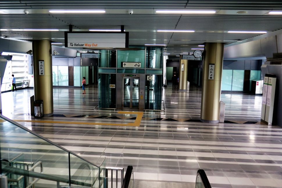 Concourse level of Taman Suntex station