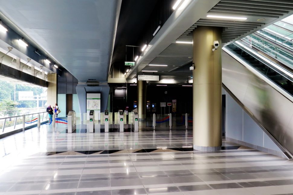 Fare gates on concourse level