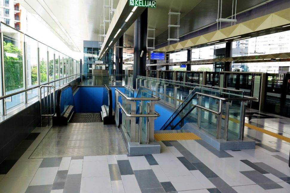 Escalator and stair for access to concourse level