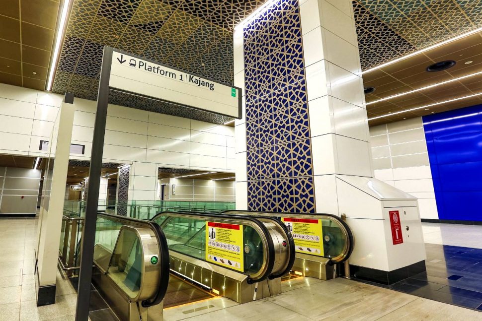 Concourse level of Tun Razak Exchange station