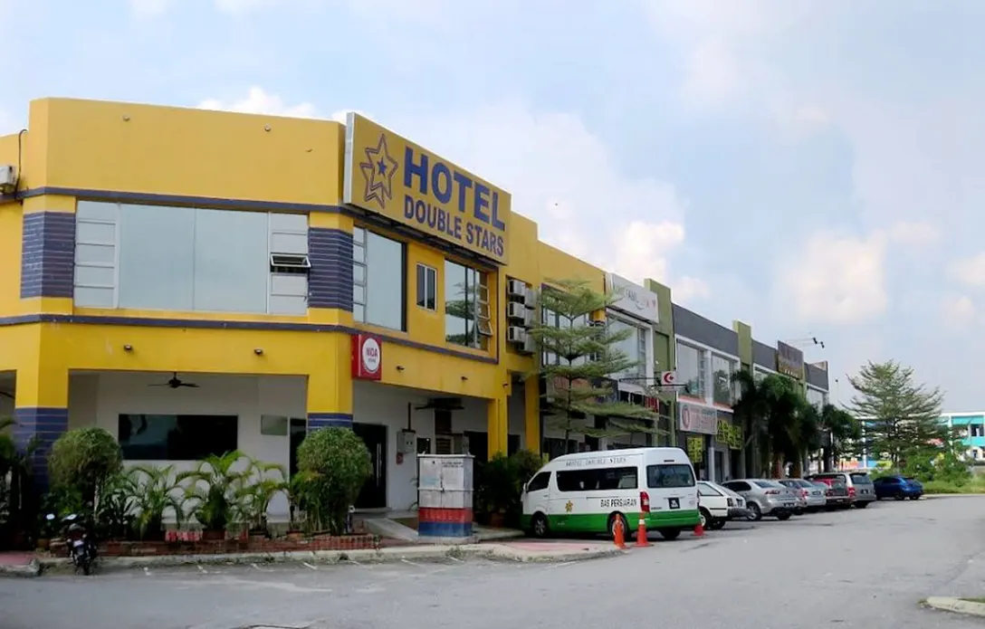 Hotel Double Stars Sepang, airport transfer is available