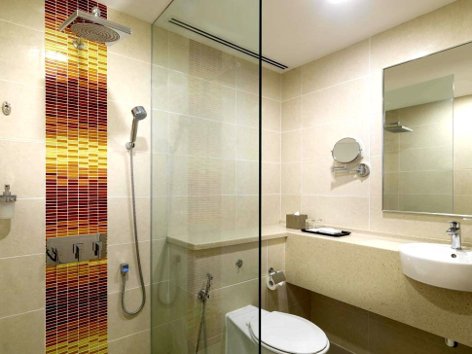 Clean and spacious bathroom