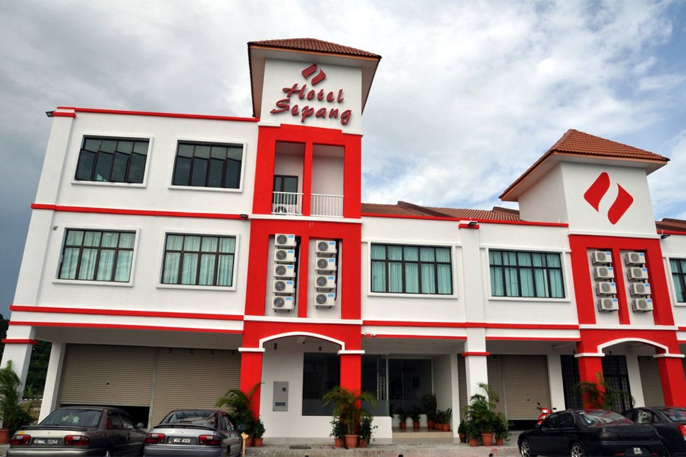 Facade of the OYO 698 Hotel Sepang