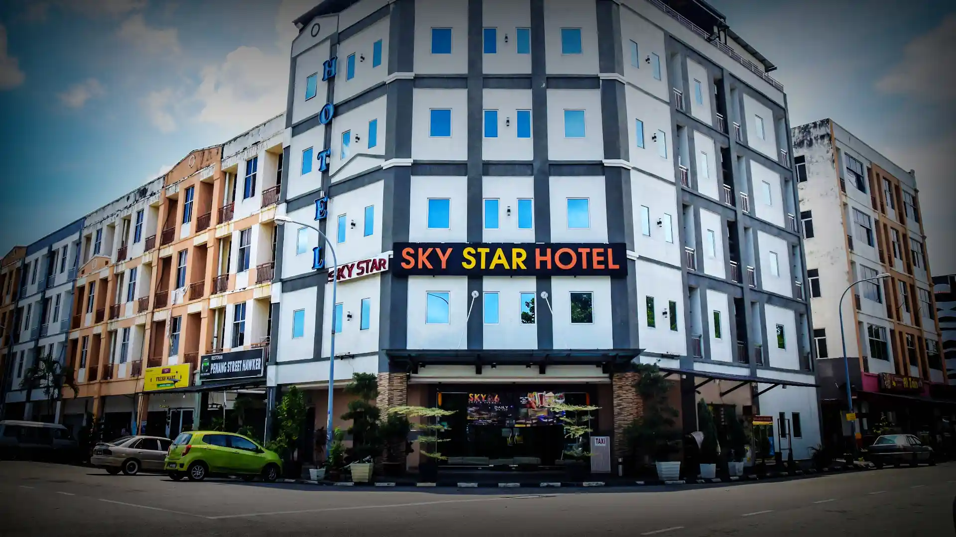 Sky Star Hotel: 50 tastefully furnished rooms near KLIA & klia2 Terminals