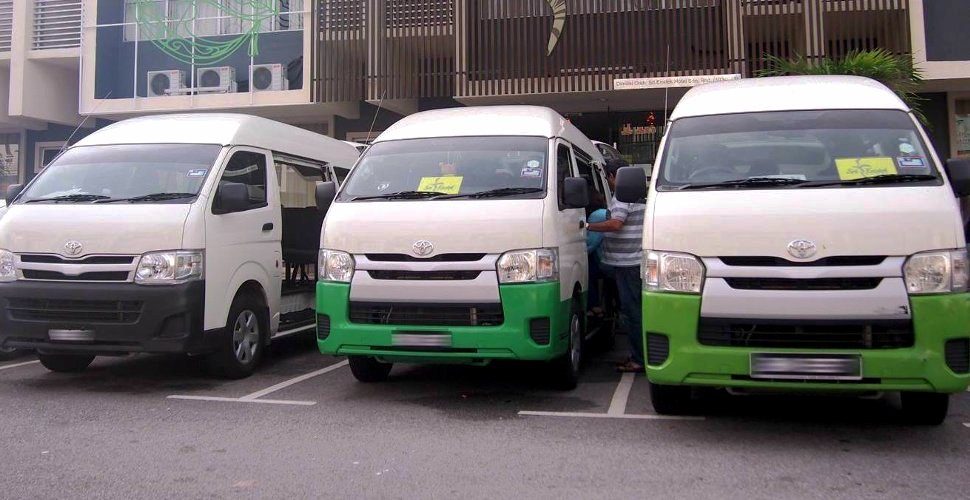 Shuttle transfer between the Sri Langit Hotel and airport