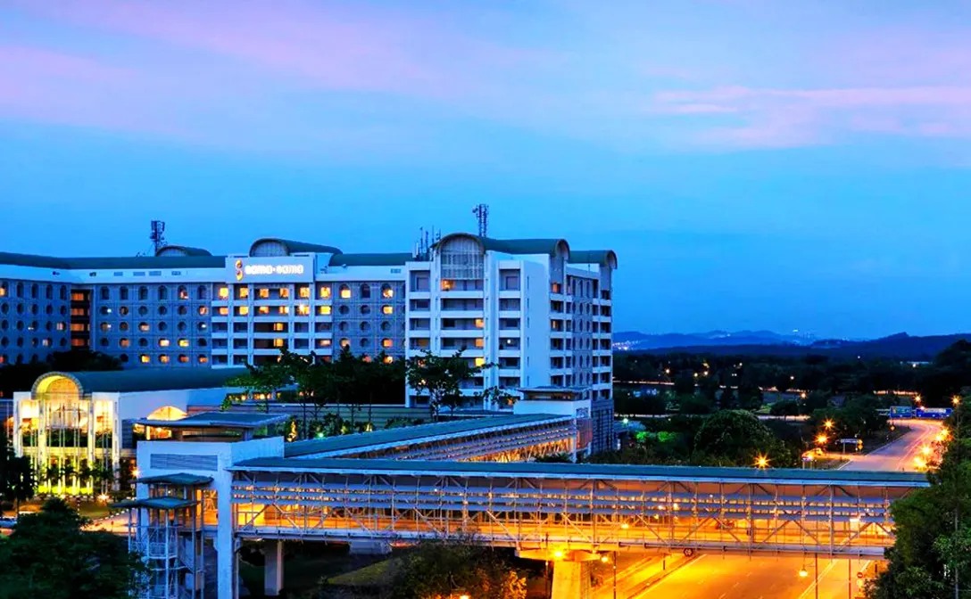 Sama-Sama Hotel connected to the KLIA via the pedestrian bridge