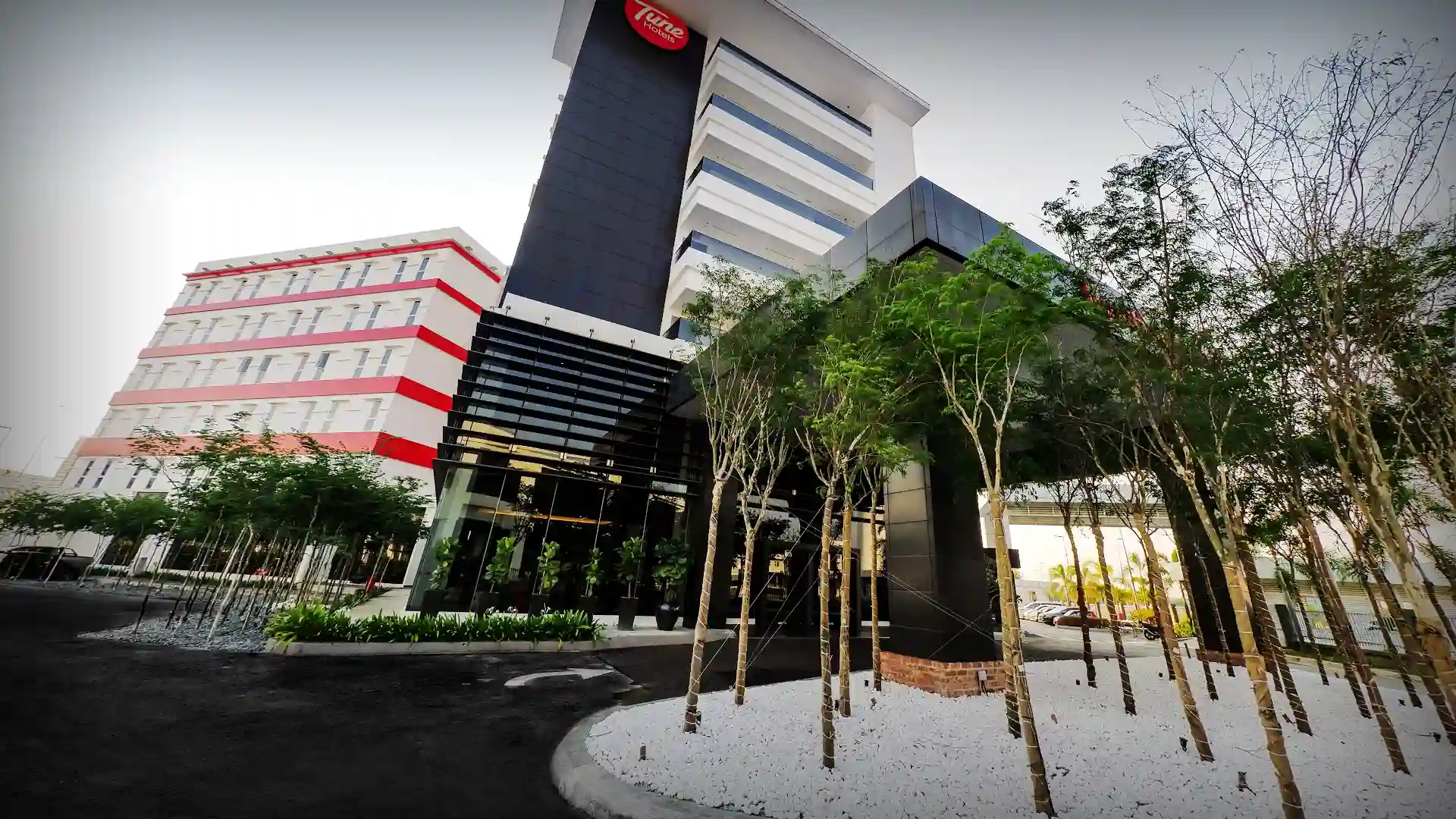 Tune Hotel klia2: Your Affordable Landing Pad by the Runway, Sleep Smart, Fly Easy