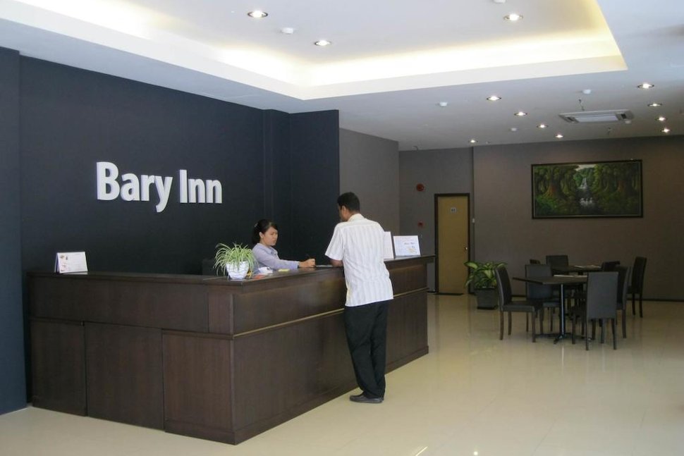 Offering free airport shuttle service and a 24-hour front desk, Bary Inn welcomes your visit