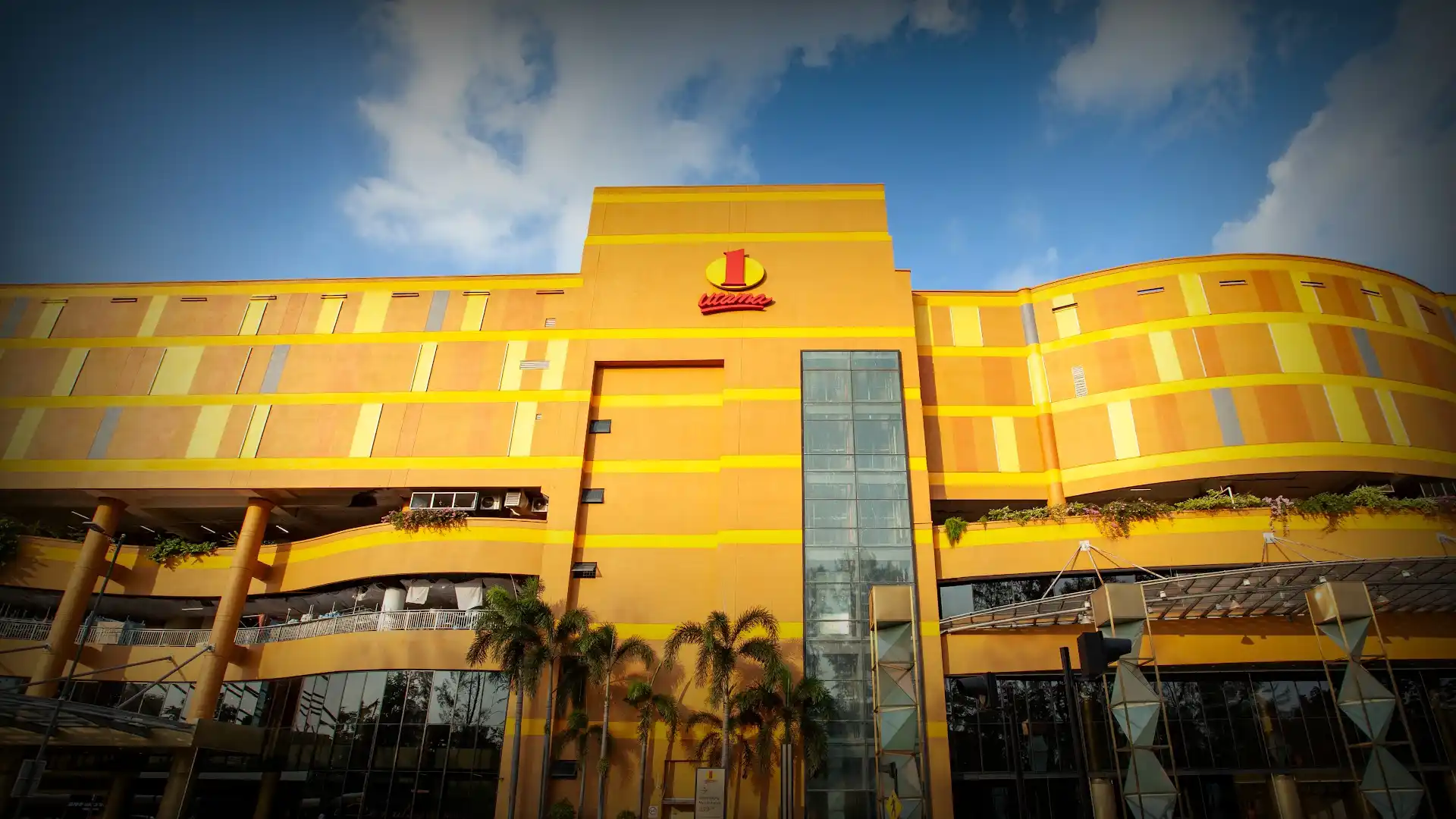 1 Utama Shopping Centre: The Mall That Redefined Shopping in the Valley