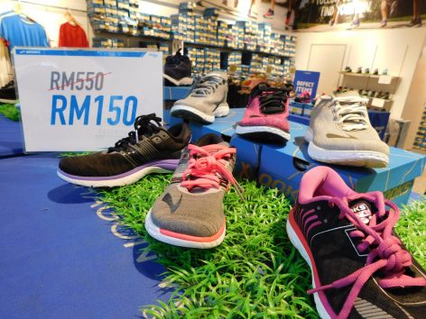 Brooks, shop at Mitsui Outlet Park KLIA