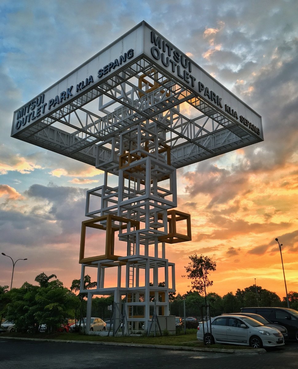 Landmark of the Mitsui Outlet Park KLIA Sepang