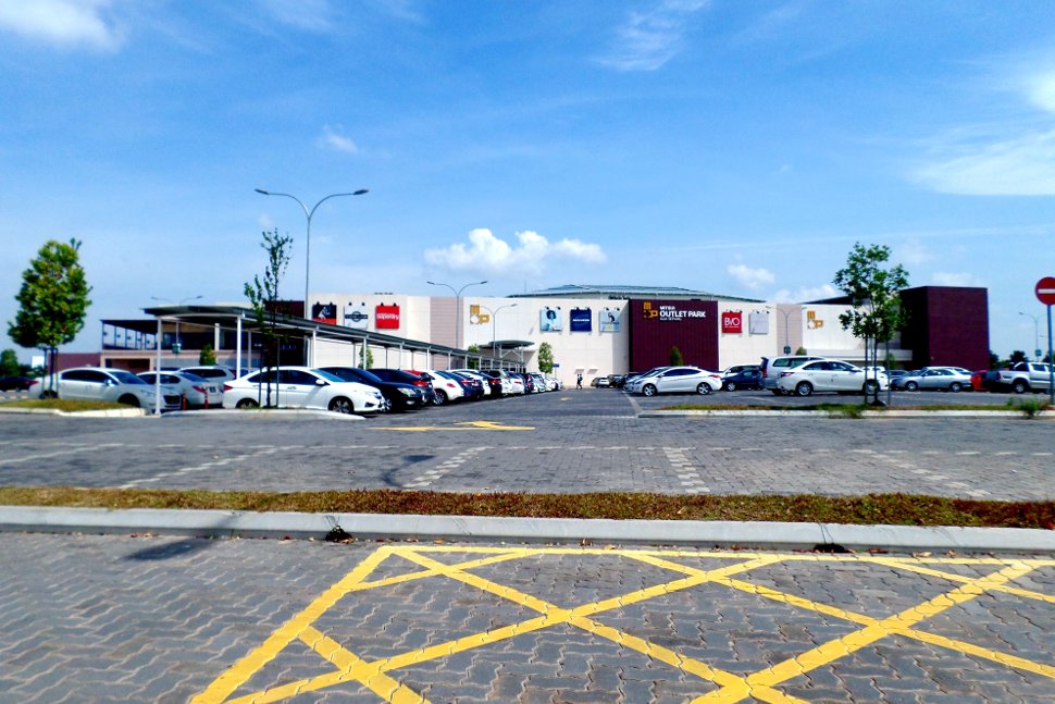 Ample car parking bays near the shopping mall