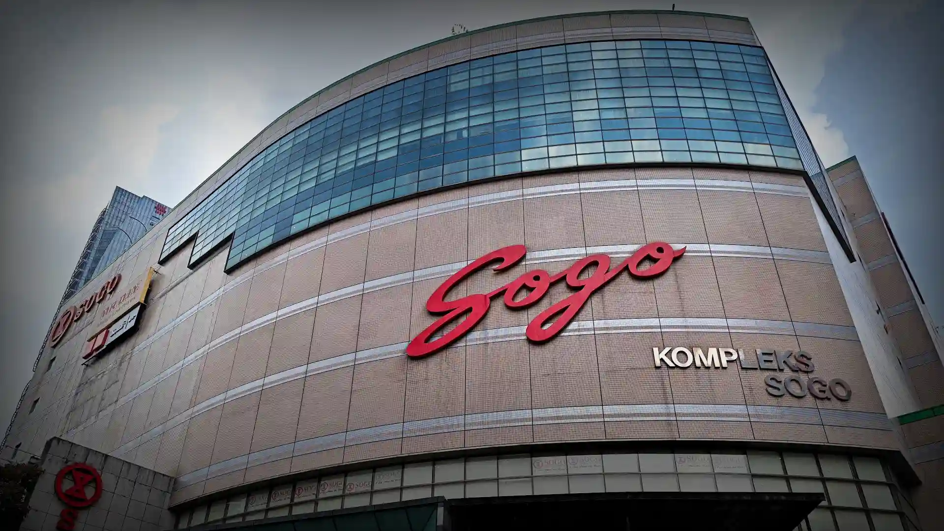 SOGO Kuala Lumpur: Japanese Retail, Malaysian Crowds, The TAR Road Store
