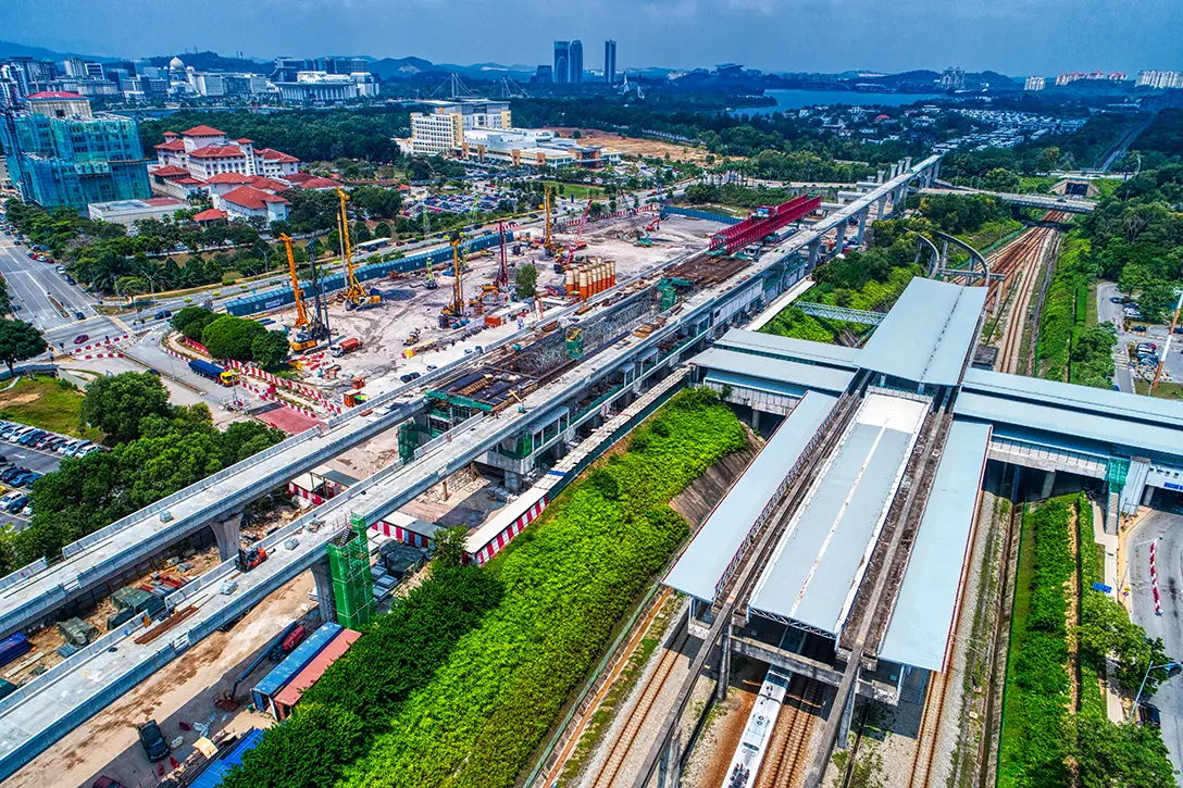 Station box segmental box girder launching completed at the Putrajaya Sentral MRT Station site.