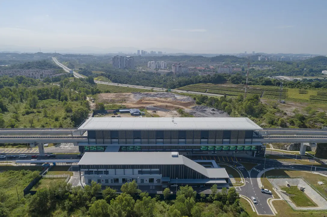 Overview photo of 16 Sierra MRT Station.