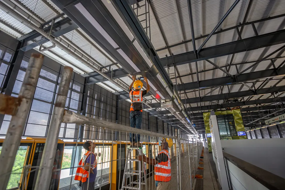 Signage installation works in progress at the 16 Sierra MRT Station boom box platform level