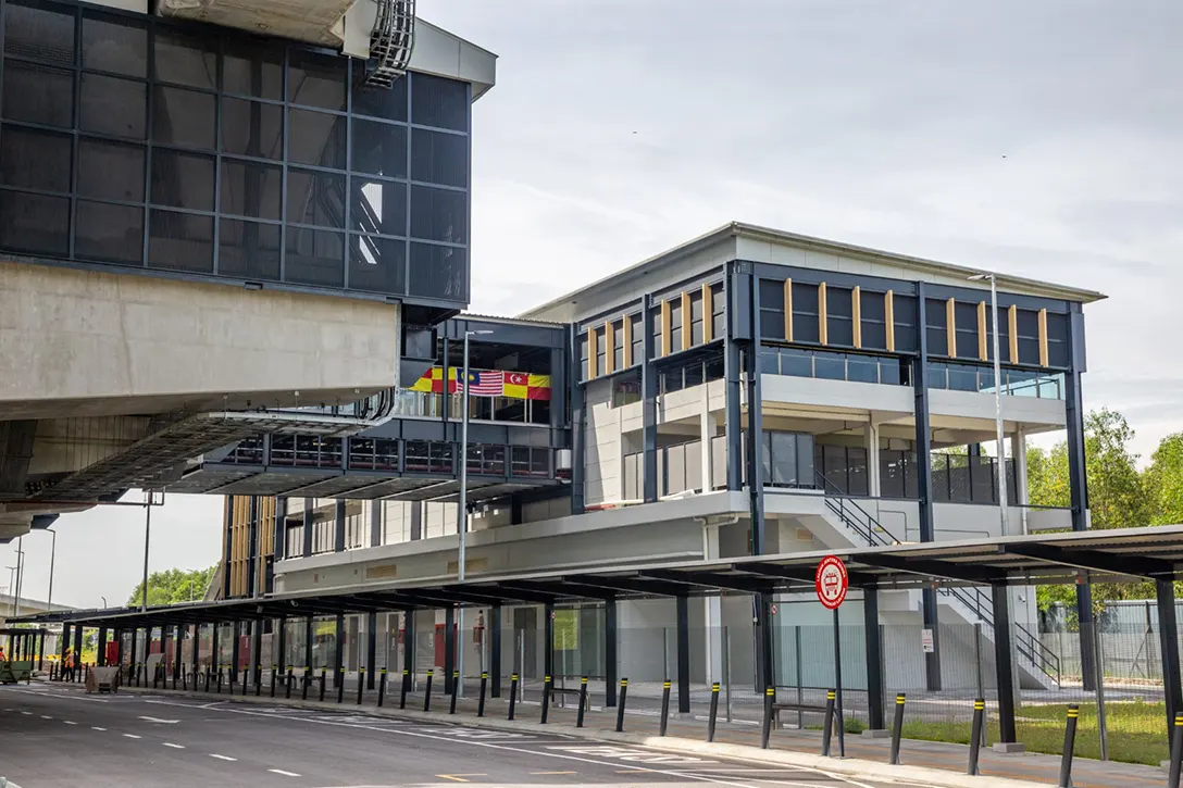 Covered walkway and drop off/pick up passengers area for bus and taxi completed at the 16 Sierra MRT Station.