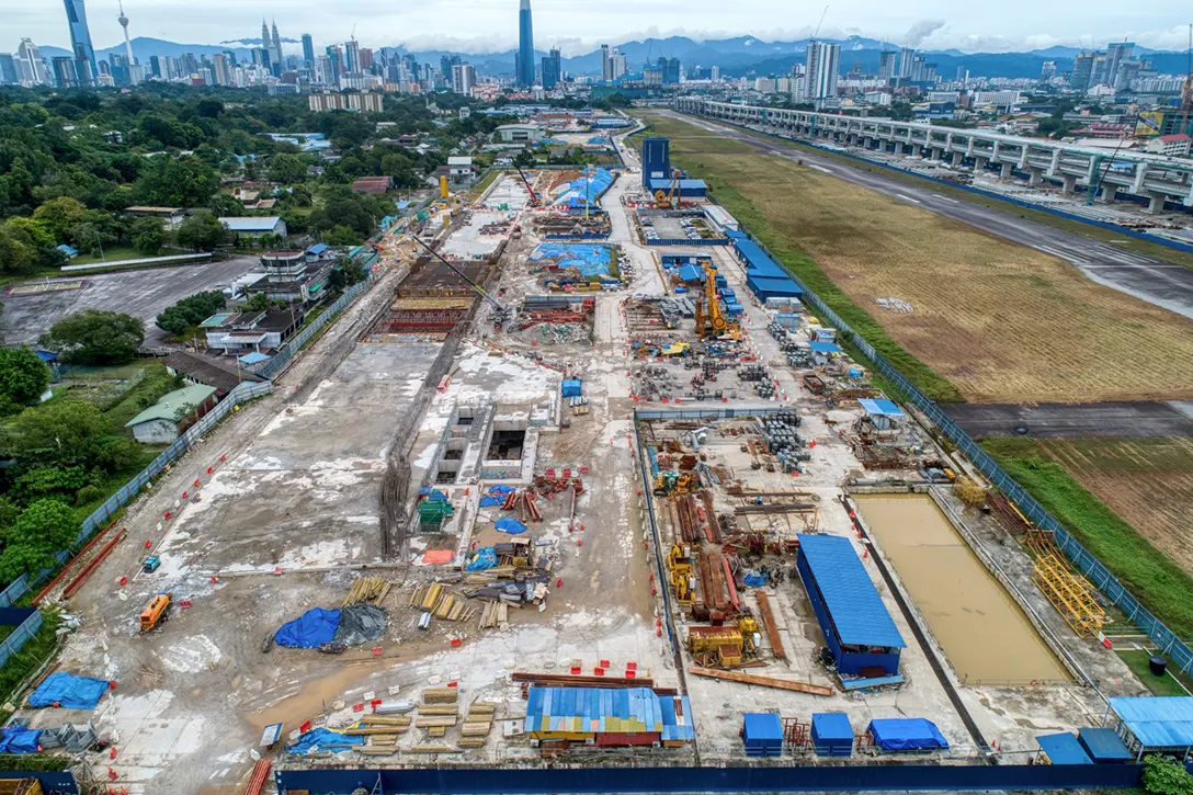 View of the Bandar Malaysia Selatan MRT Station showing the preparatory works for roof slab casting in progress. Jet grouting works completed on early November 2020.