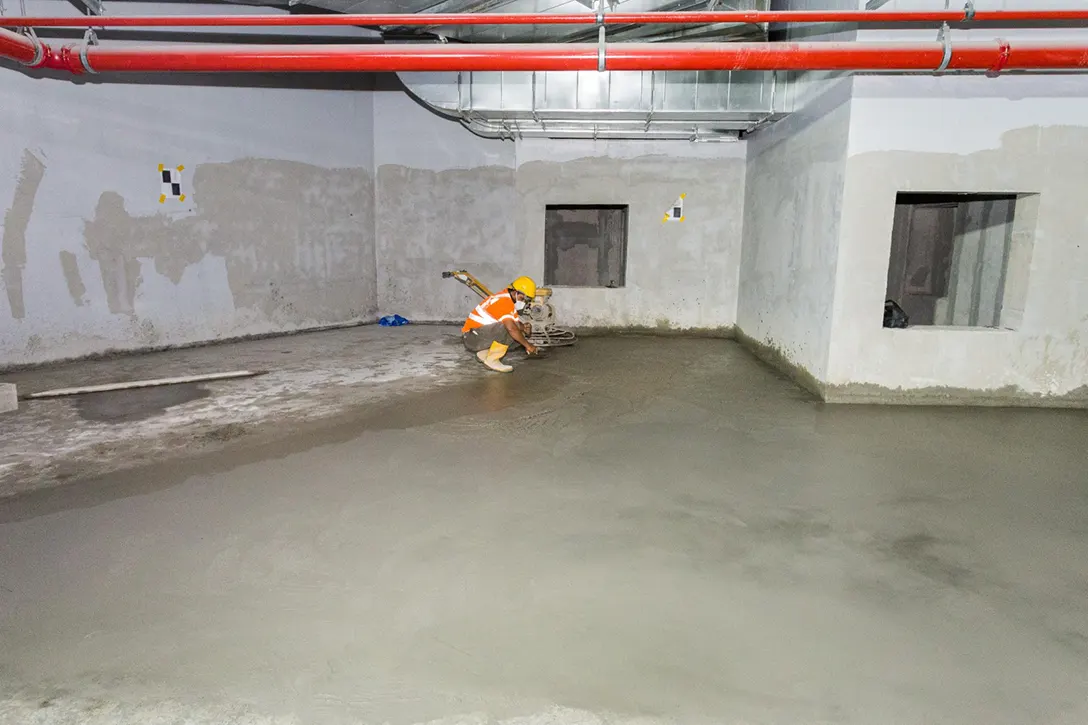 View of the Bandar Malaysia Utara MRT Station showing the floor screeding works at the concourse level.