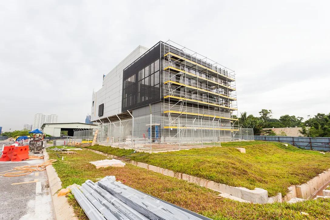 Installation of louvres in progress at the Bandar Malaysia Utara MRT Station.