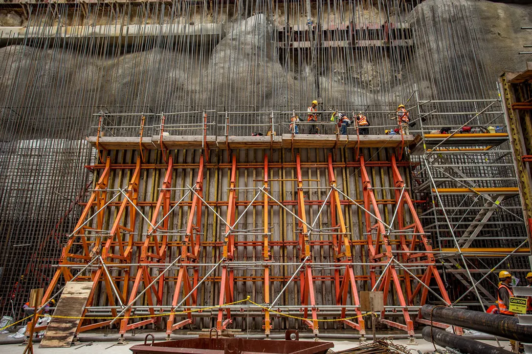 View of the casting perimeter wall at Conlay MRT Station platform level.