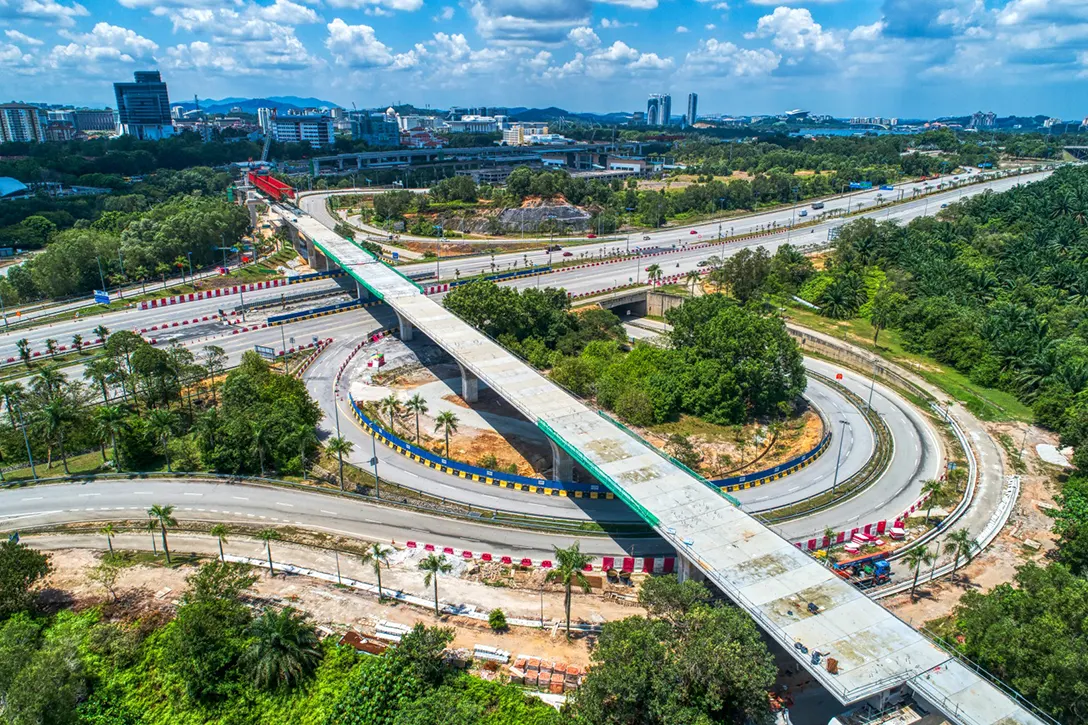 Aerial view of the ongoing installation works for parapet at the Cyberjaya City Centre MRT Station site.