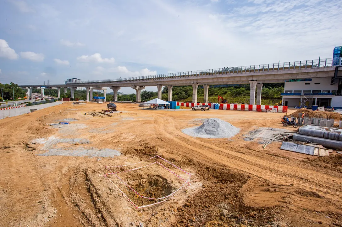 Retaining wall and drainage works at the at-grade park and ride of the Cyberjaya Utara MRT Station.