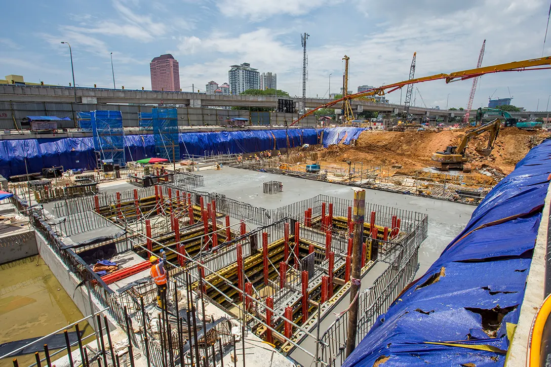 Full enclosure of concreting works steadily progressing at the Hospital Kuala Lumpur Station site.
