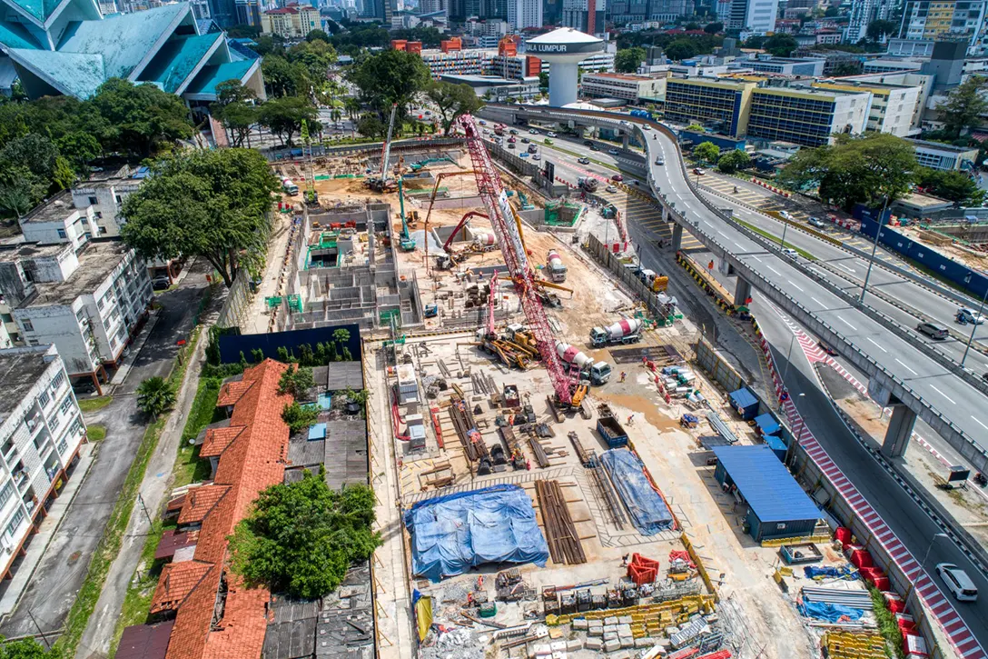 Aerial view of the casting through Hospital Kuala Lumpur MRT Station opening for reinforced concrete works at plantroom slab.