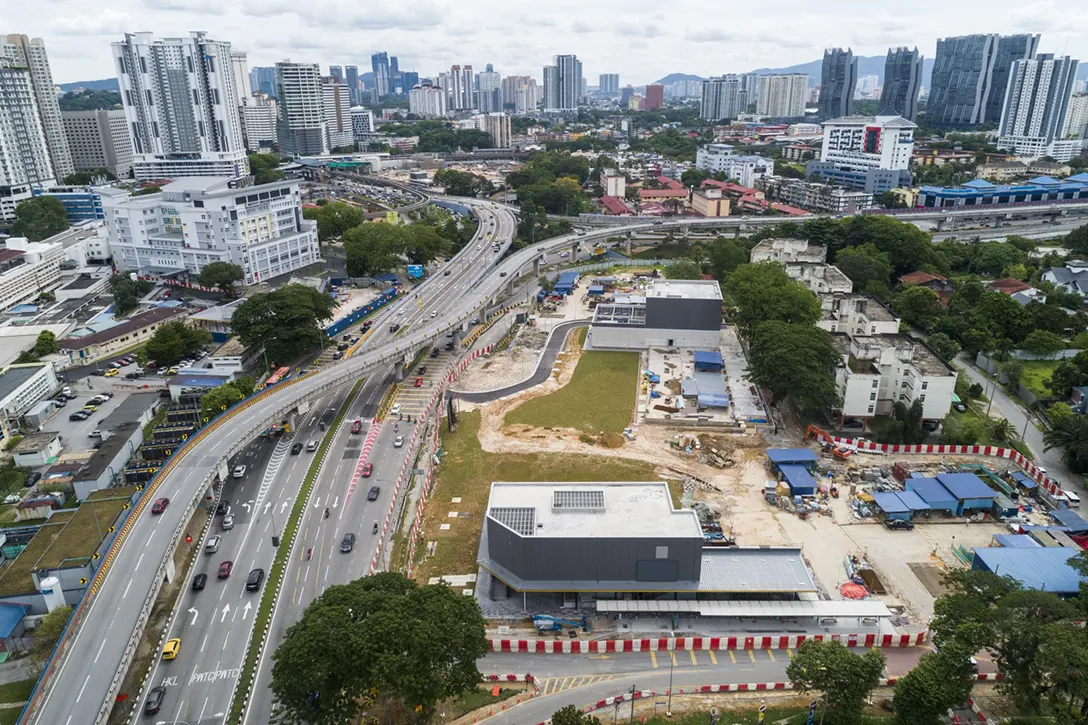 Ongoing road and walkway reinstatement works along Jalan Tun Razak and Jalan Kuantan of the Hospital Kuala Lumpur MRT Station