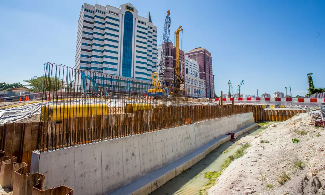 Secant bore piling works for retaining wall in progress at the Jalan Ipoh MRT Station site.