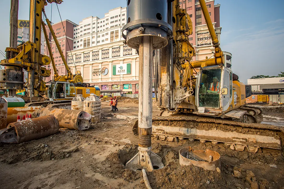 Secant bored pile being constructed at Jalan Ipoh MRT Station site.